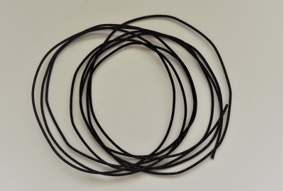 Kabel elektryczny w oplocie klejonym 1,5 mm, czarny z czerwonymi prążkami, 1m, Jawa, CZ