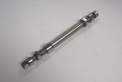 Ośka tylnego koła z nakrętkami, na bęben 150 mm, nierdzewna, polerowana, Jawa 175/250 Special