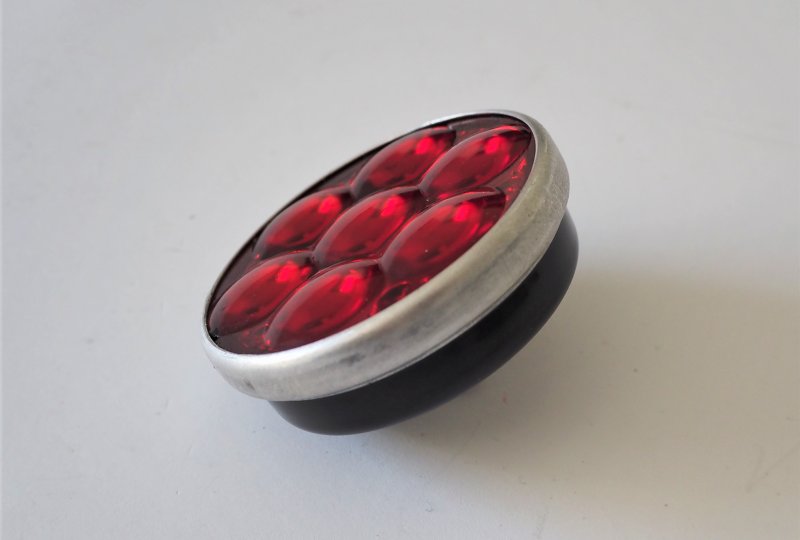 Odblask szklany czerwony z ramką aluminiową, ze śrubką M6, średnica 55mm, Jawa, CZ-photo1