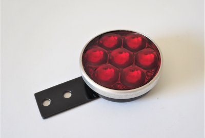 Odblask szklany czerwony z uchwytem na dwie śrubki, średnica 55mm, Jawa, CZ