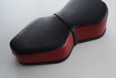 Siedzenie, półskóra, czarno-czerwone, Jawa, CZ