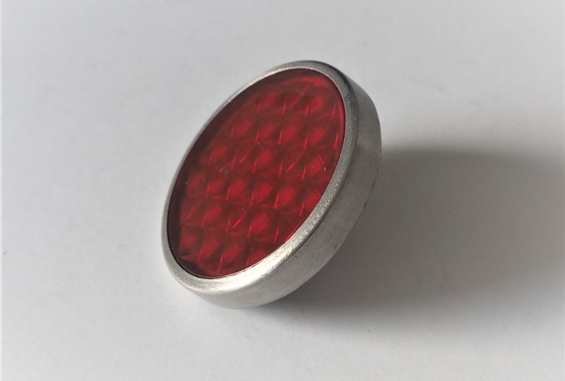 Odblask czerwony, nierdzewna ramka, ze śrubką, 51 mm, plastik, Jawa-photo2