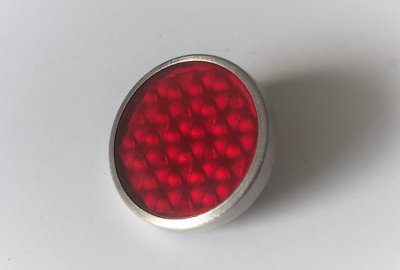 Odblask czerwony, nierdzewna ramka, ze śrubką, 51 mm, plastik, Jawa