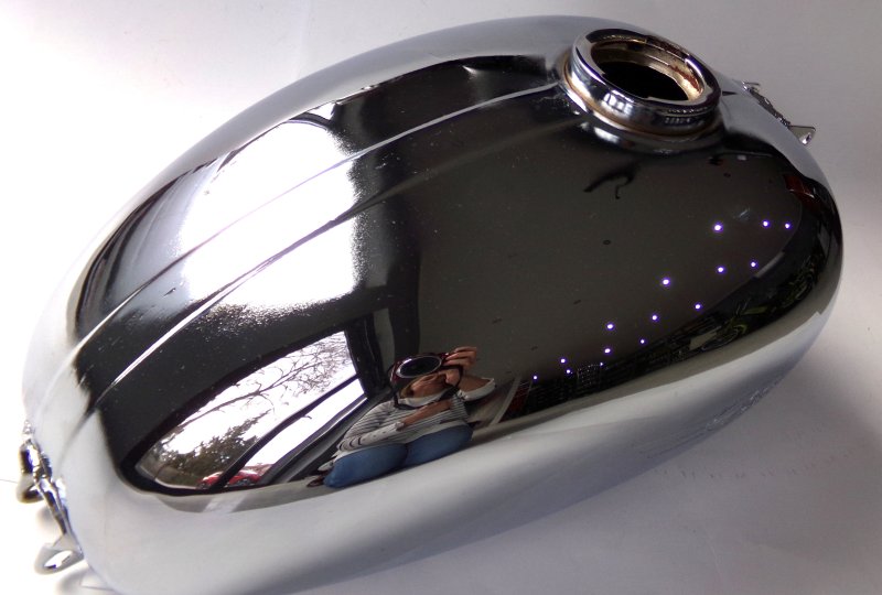 Zbiornik paliwa, Jawa 125, 150, 175 Kyvacka, wersja bez amperomierza, z środkowym przetłoczeniem-photo2