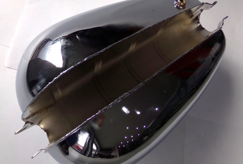 Zbiornik paliwa, Jawa 125, 150, 175 Kyvacka, wersja bez amperomierza, z środkowym przetłoczeniem-photo5