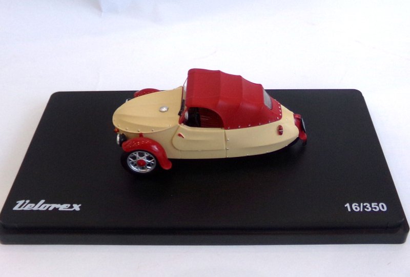 Model VELOREX 350 (kolory piaskowy/czerwony)-photo1